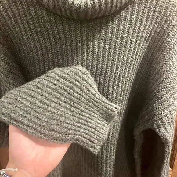 Old Navy Chunky Cable Knit Sweater Tunic Length Green Minimalist Neutral M Tall - Picture 3 of 7